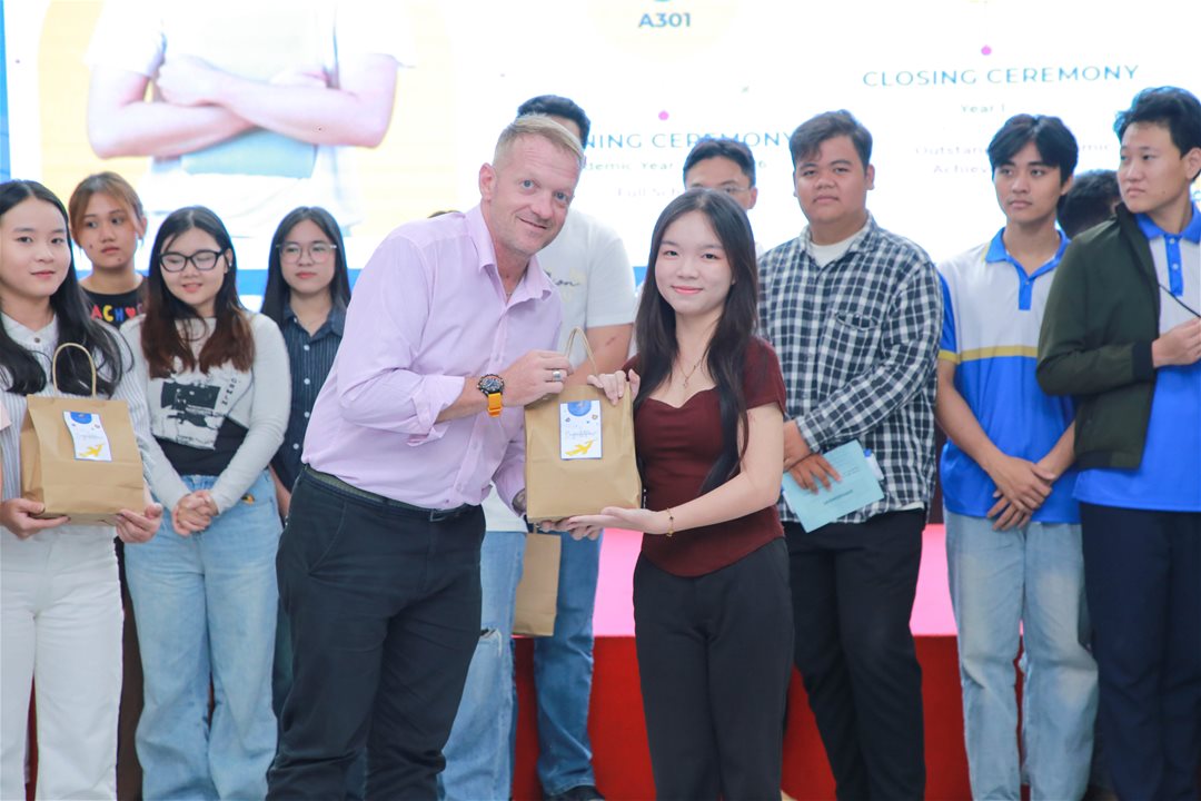 Nhân đôi bằng cấp, gấp đôi cơ hội hội nhập quốc tế cùng sinh viên LHU