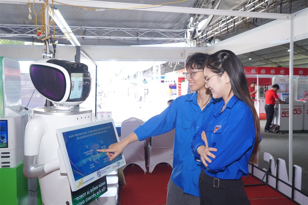 LHU tiên phong đưa trí tuệ nhân tạo cất cánh tại TechFest Đồng Nai 2025